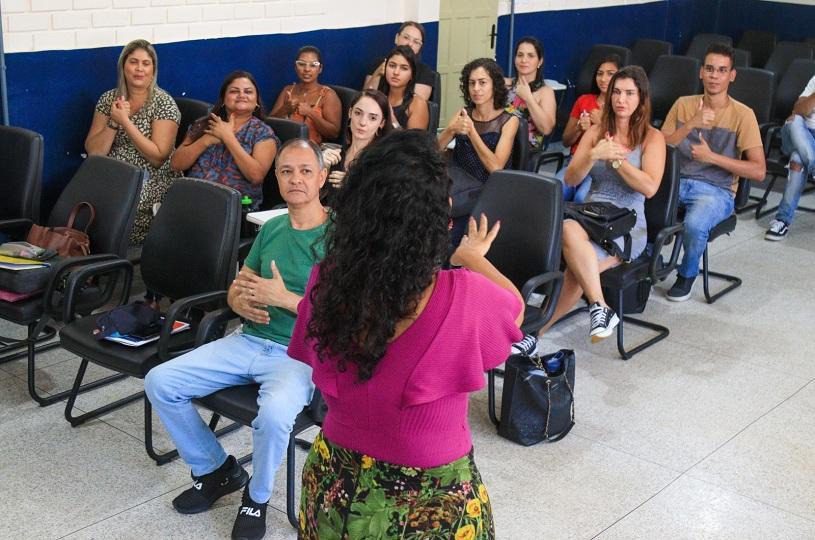 Rede municipal da Serra vai promover o Projeto Libras na escola em 2023