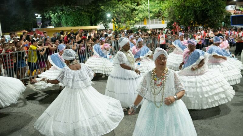 Programação de Carnaval em Cachoeiro atraiu famílias à Praça de Fátima