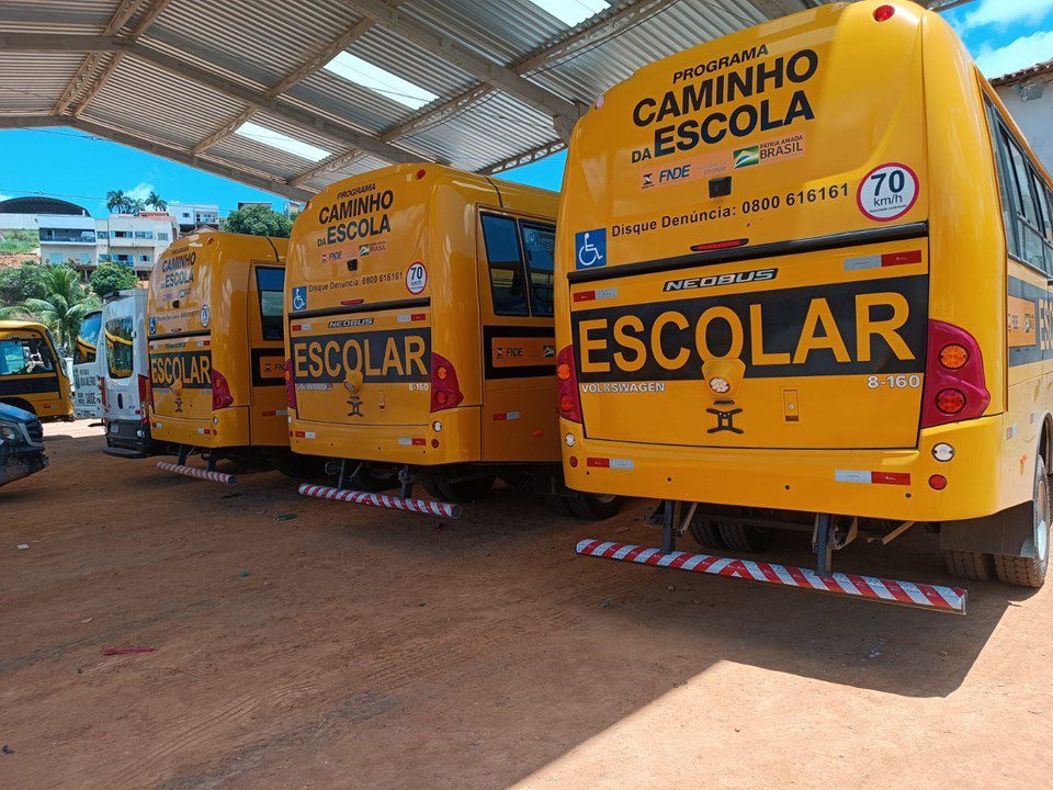 Sedu realiza entrega de veículos escolares ao município de Vila Valério