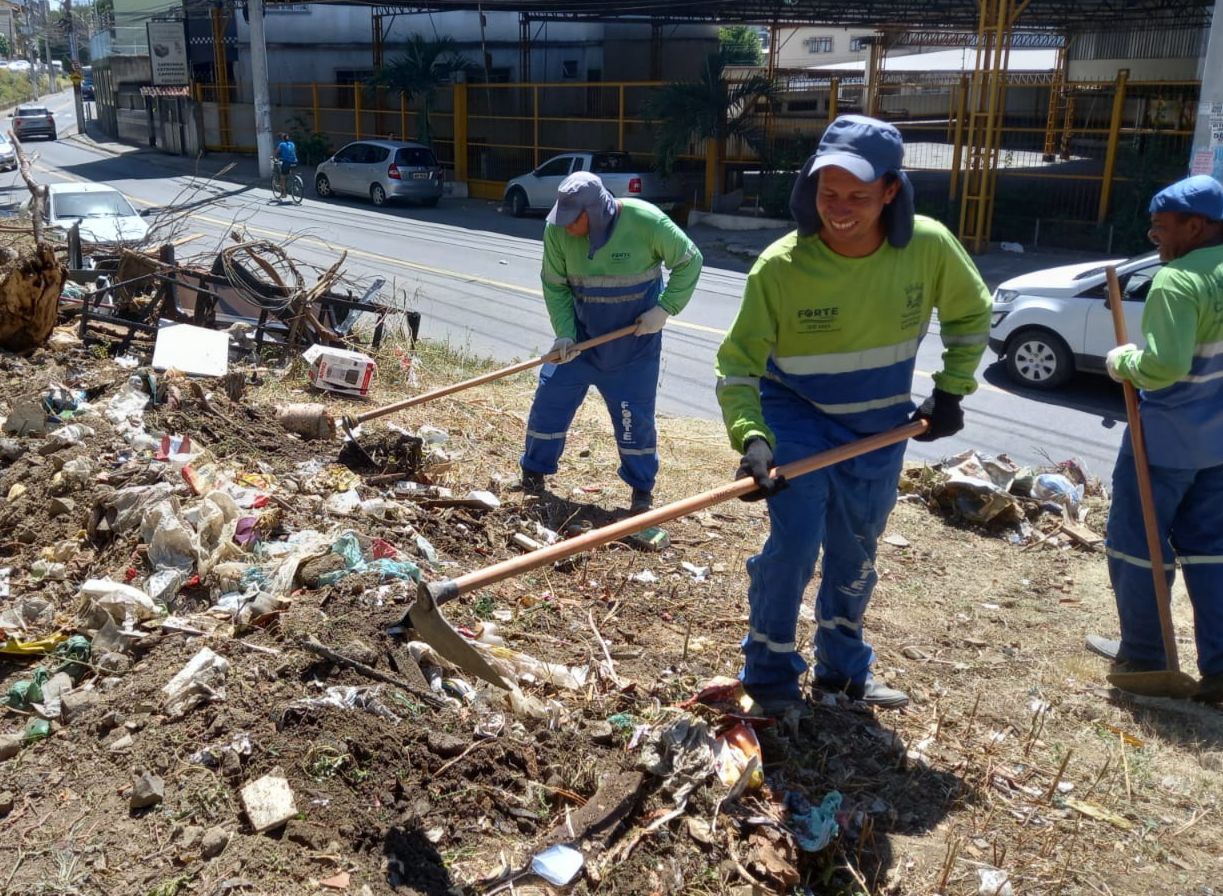 Secretaria de Serviços de Cariacica realiza grande mutirão de limpeza na Avenida Leopoldina