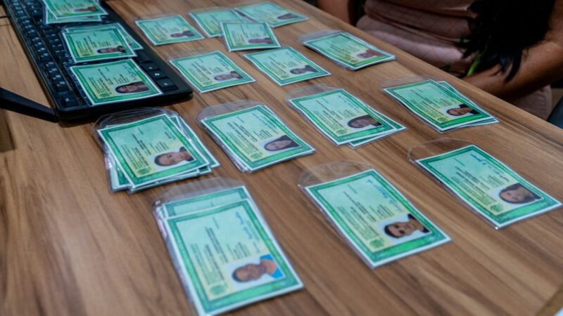 Prefeitura de Marataízes realiza entrega de carteiras de identidade (RG) para comunidade pesqueira