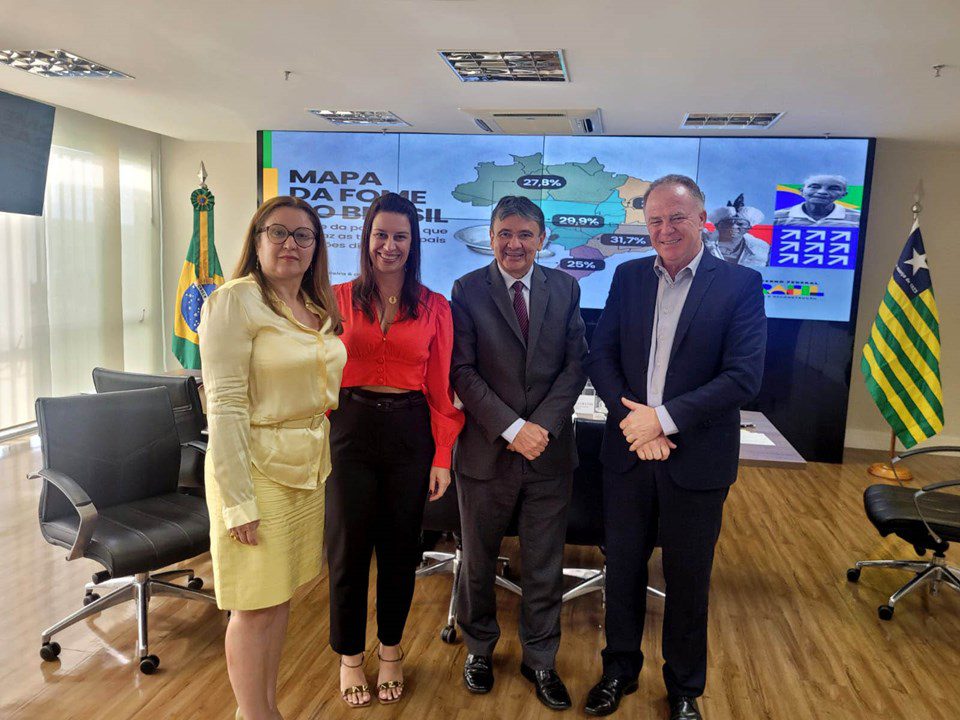 Renato Casagrande se reúne com ministro do Desenvolvimento e Assistência Social em Brasília