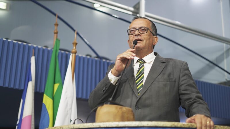 Vereador Luiz Emanuel protocola projeto de lei visando moradores em situação de rua