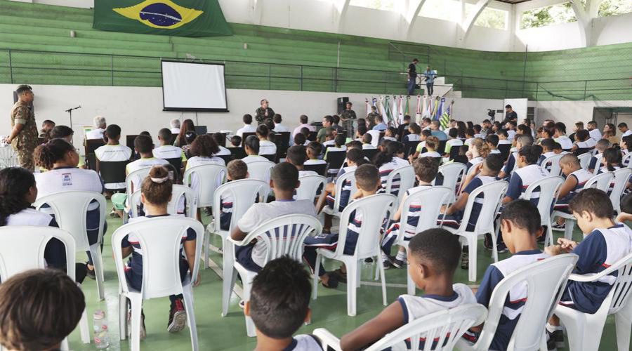 Parceria de escolas municipais de Vila Velha com 38º BI beneficia mais de 200 alunos