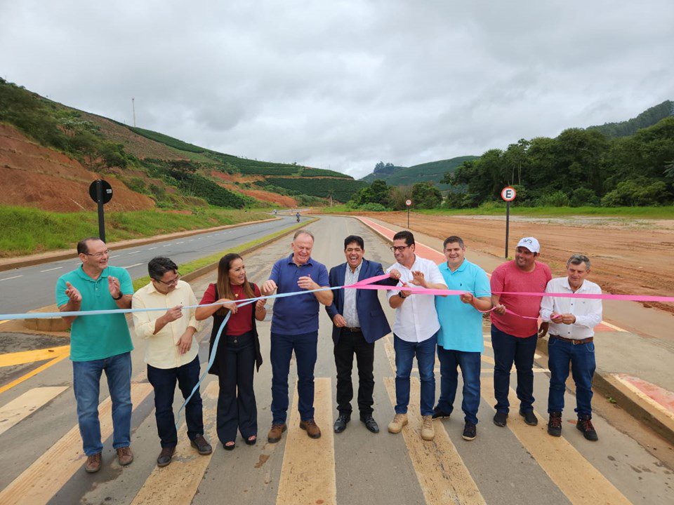 Governador Renato Casagrande inaugura obras de pavimentação asfáltica em Brejetuba