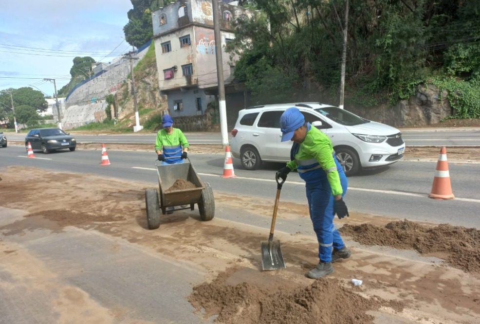 Equipes da Semserv realizaram limpeza nas ruas de Cariacica
