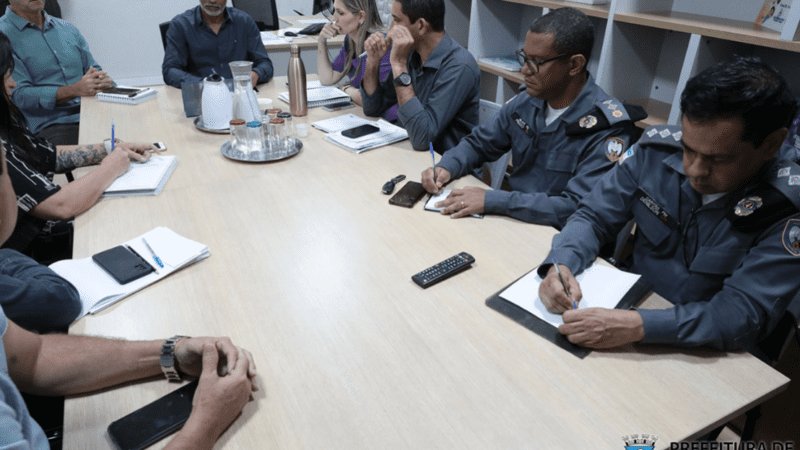 Secretarias de Educação e Defesa Social se reúnem com as polícias Civil e Militar para tratar sobre segurança nas escolas de Cariacica