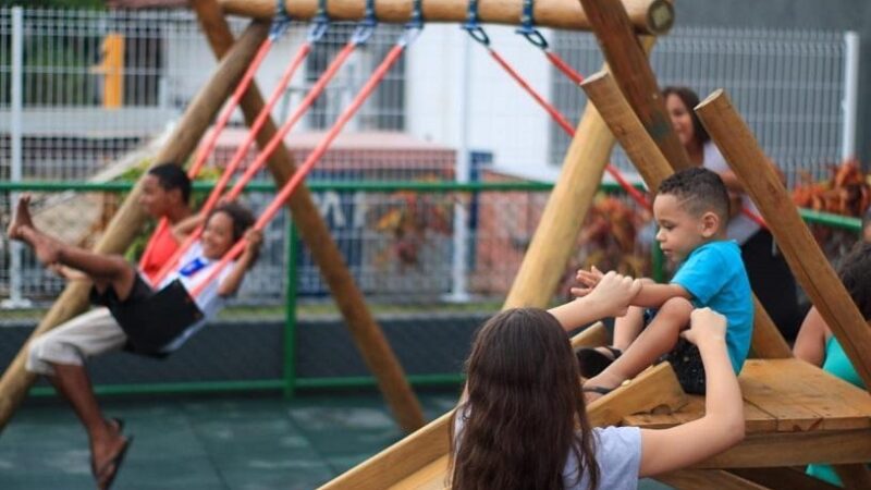 Bairro de Jardim Carapina na Serra recebe nova praça com muita alegria