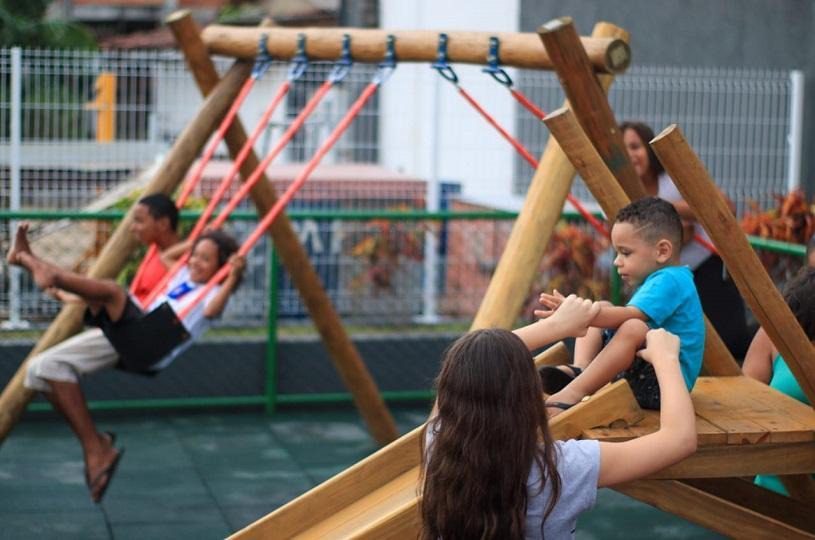 Bairro de Jardim Carapina na Serra recebe nova praça com muita alegria