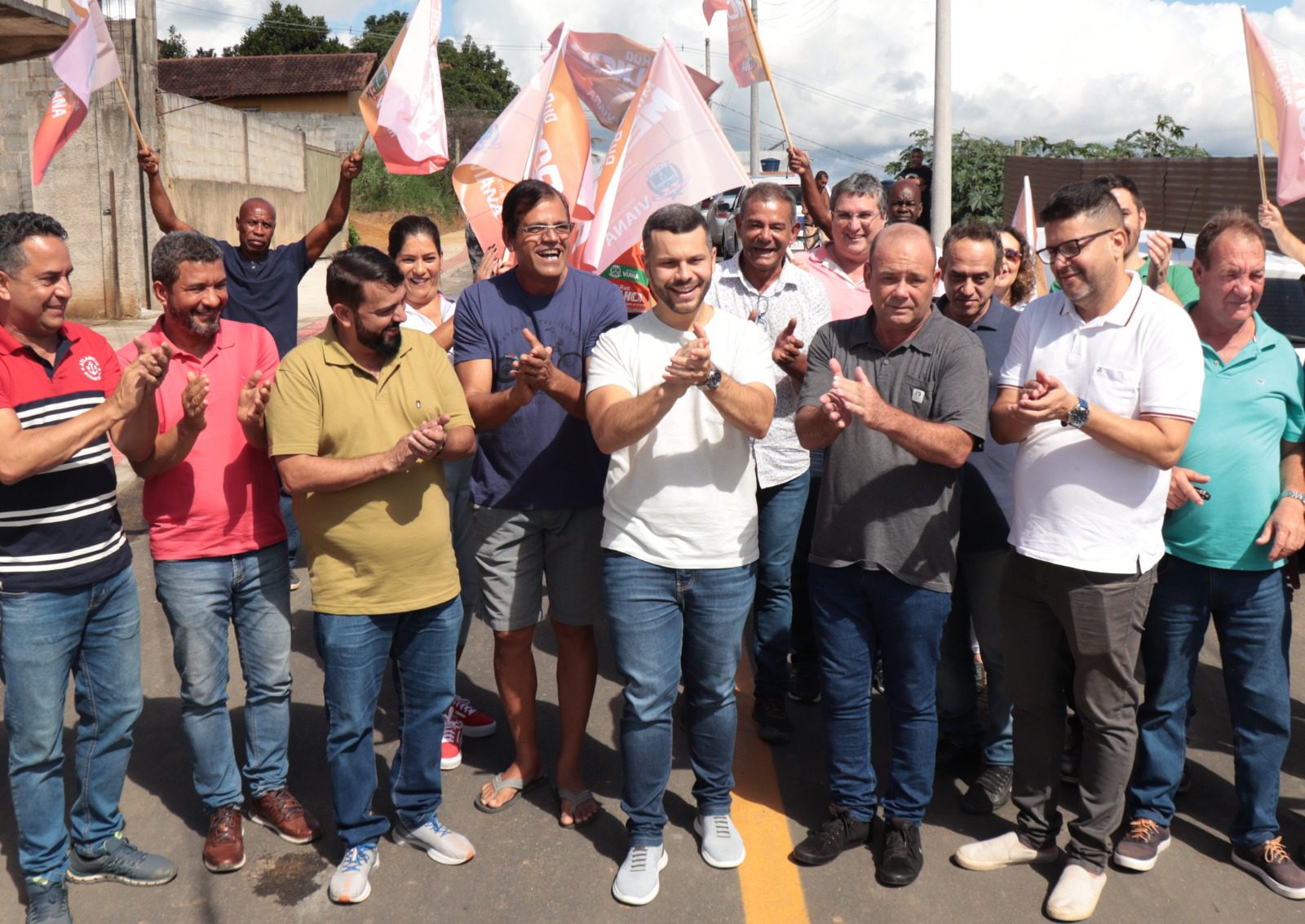 Maratona para entregas de obras em seis bairros marca o domingo em Viana