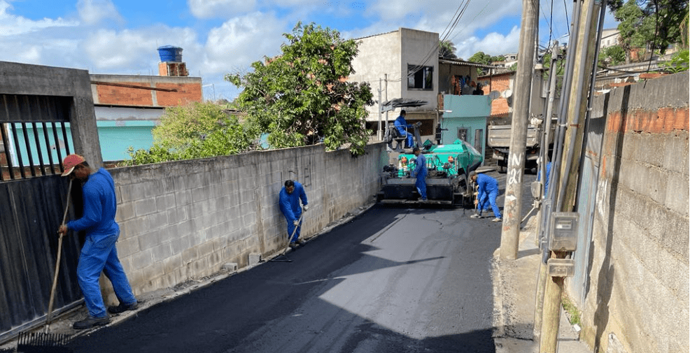 Secretaria de Obras de Cariacica inicia pavimentação e drenagem de rua em Jardim de Alah
