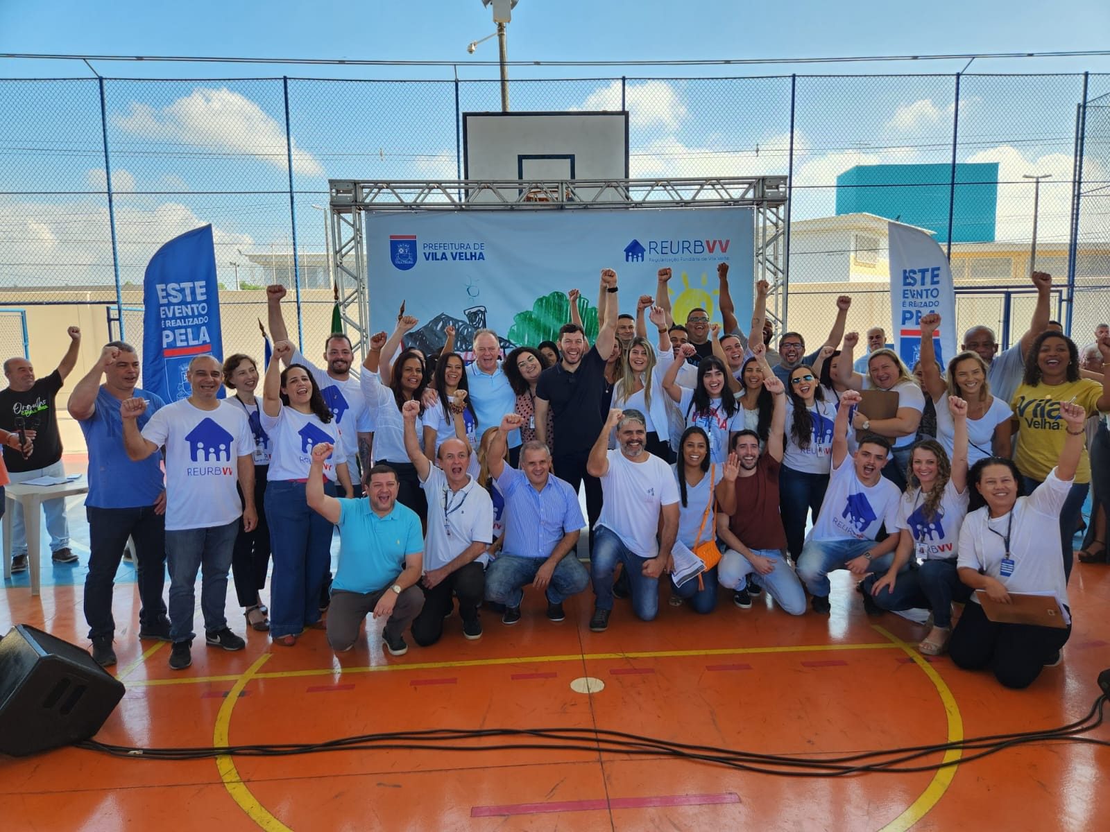 Quadra esportiva é inaugurada pelo Governador em Vila Velha durante visita às obras de macrodrenagem