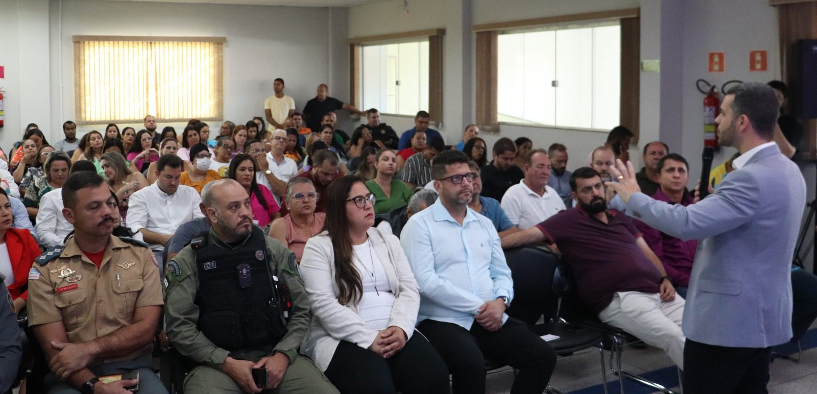Policiais militares da reserva são convocados pela Prefeitura para atuar em escolas de Viana