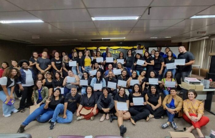 70 servidores da Assistência Social de Vitória concluem formação em Libras