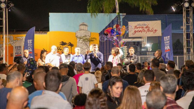 Comunidade se reúne para a inauguração da nova praça de Praia das Gaivotas, em Vila Velha