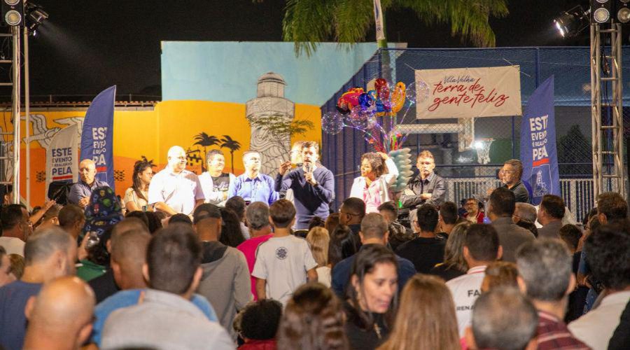 Comunidade se reúne para a inauguração da nova praça de Praia das Gaivotas, em Vila Velha