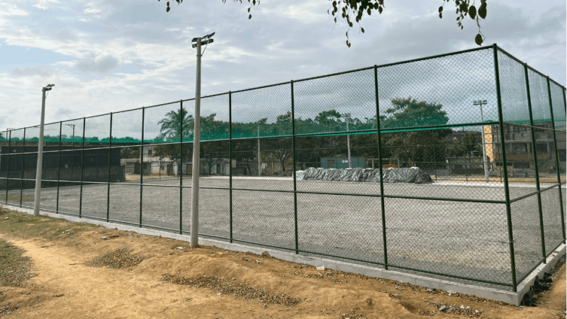 Vila Progresso, em Cariacica, receberá novo Complexo Esportivo com quadra e playground no campo local