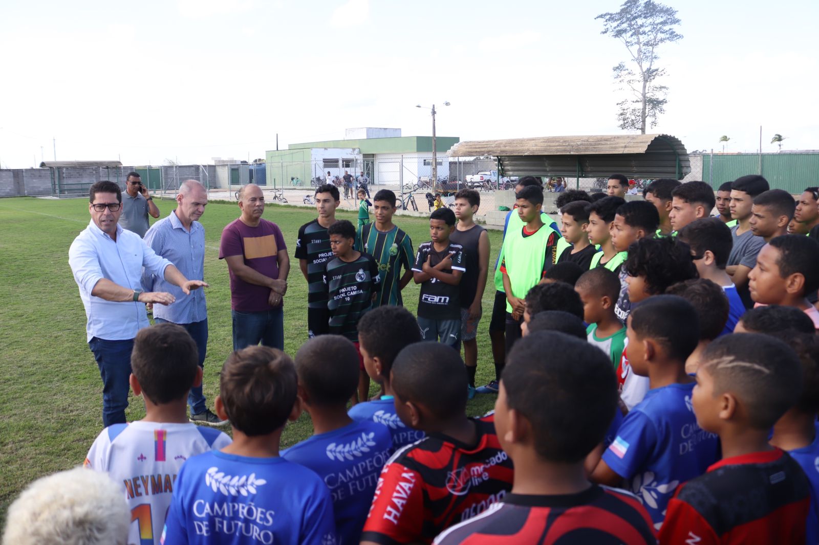 Deputado Marcelo Santos visita Sooretama para acompanhar as obras do complexo esportivo