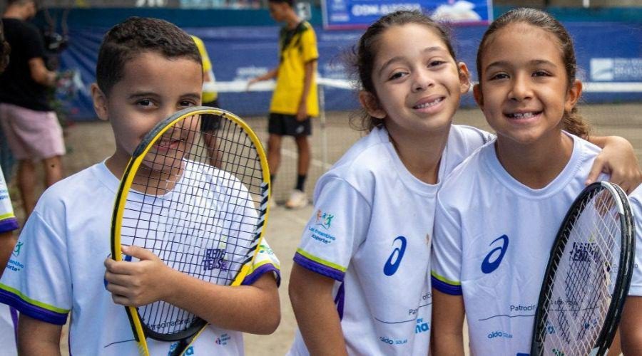 Projeto beneficia alunos da rede municipal de Vila Velha com aulas gratuitas de tênis
