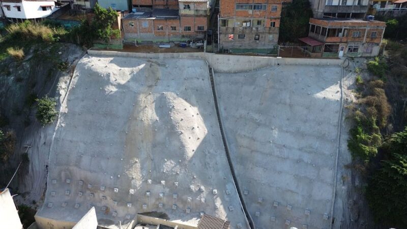 Secretaria de Obras de Cariacica conclui construção de muro de contenção em Porto de Santana
