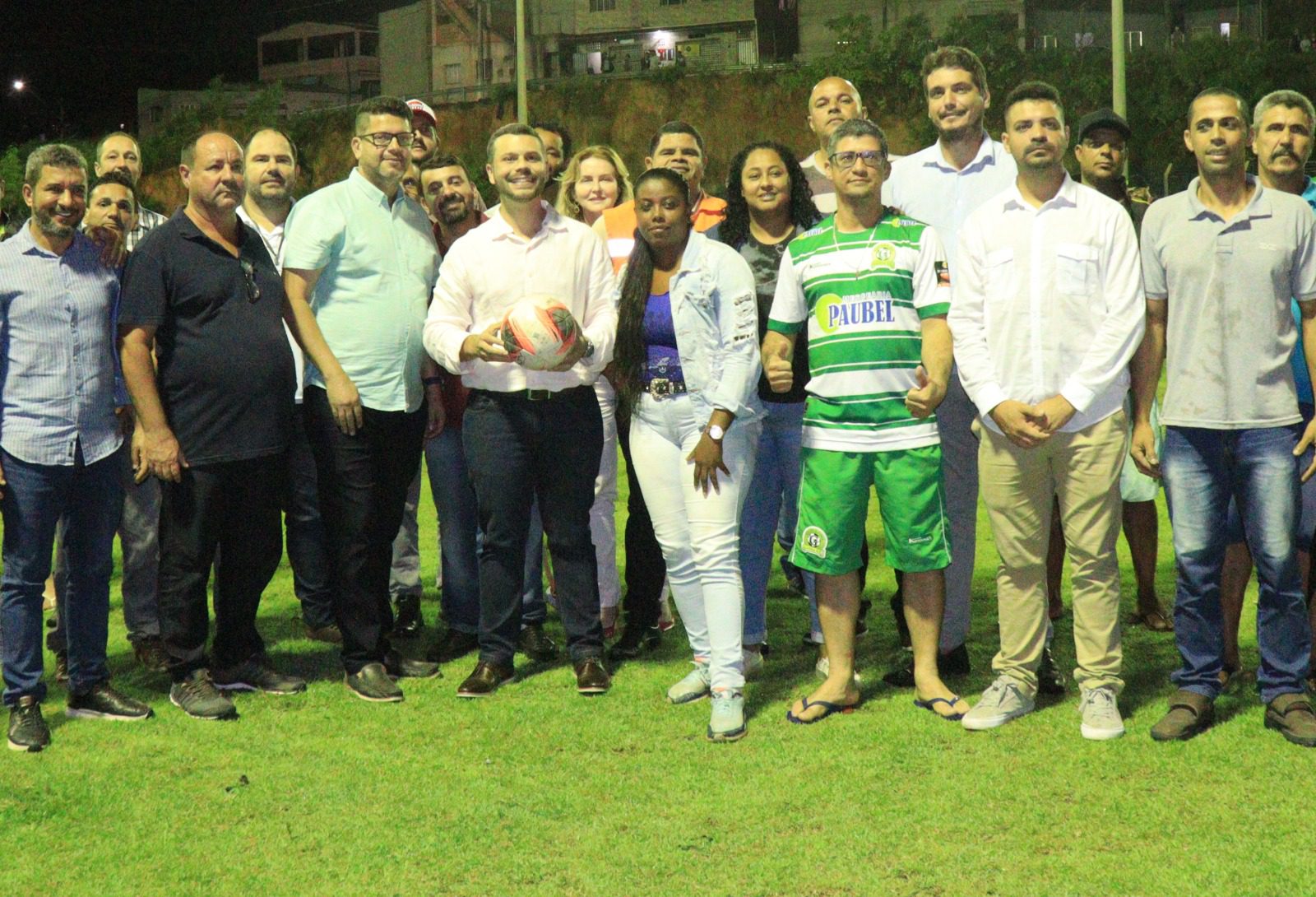 Campo do Botafogo em Viana tem iluminação inaugurada