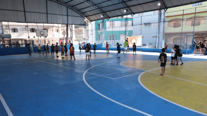Comunidade de Nova Brasília em Cariacica celebra a inauguração da quadra esportiva revitalizada