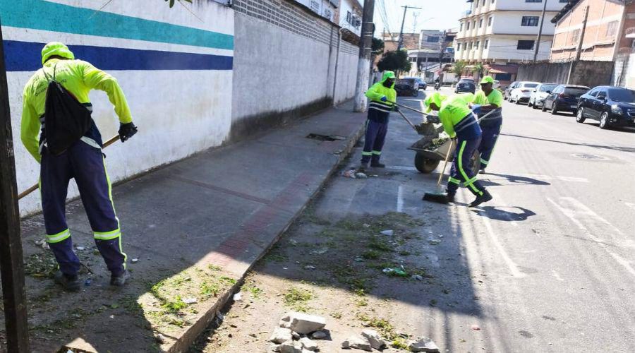 Vila Velha realiza mutirão de limpeza contra enchentes e doenças