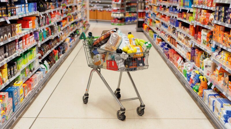 Procon de Vitória divulga lista de itens para cesta básica: confira os melhores preços