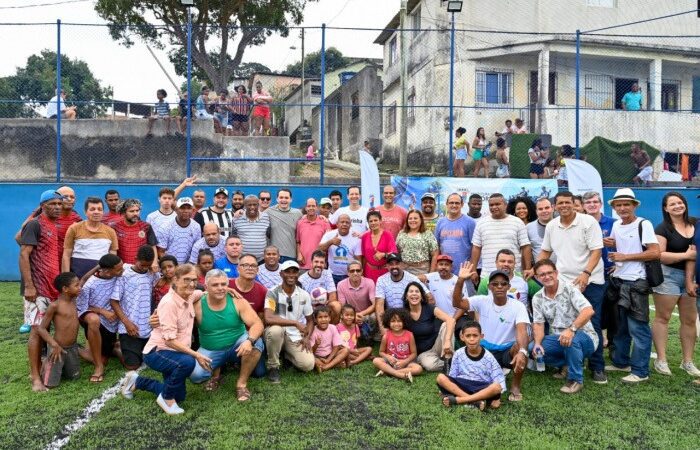 Entrega do Campo do Sabará em Vitória leva alegria para o bairro Forte São João