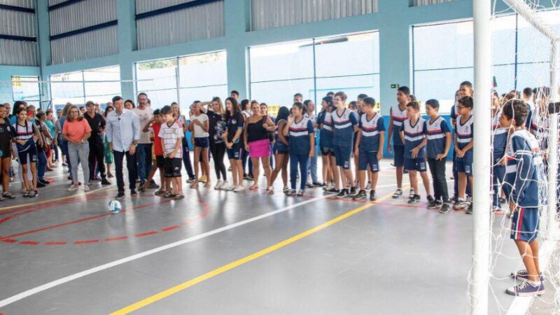 Escola de Santos Dumont em Vila Velha recebe quadra após 16 anos de espera