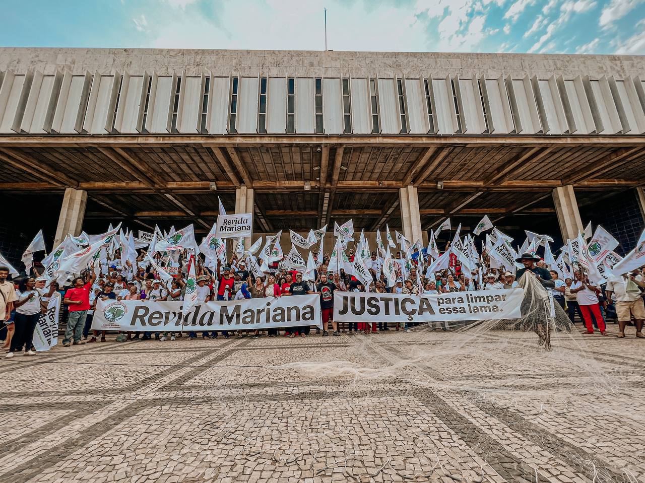 População se reúne em Belo Horizonte para denunciar impactos das barragens e exigir justiça