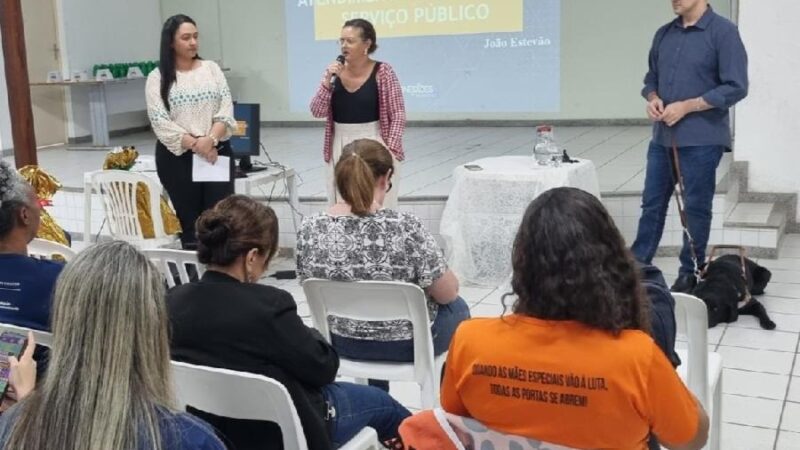 Palestra no CRAS de Laranjeiras aborda a importância do atendimento inclusivo