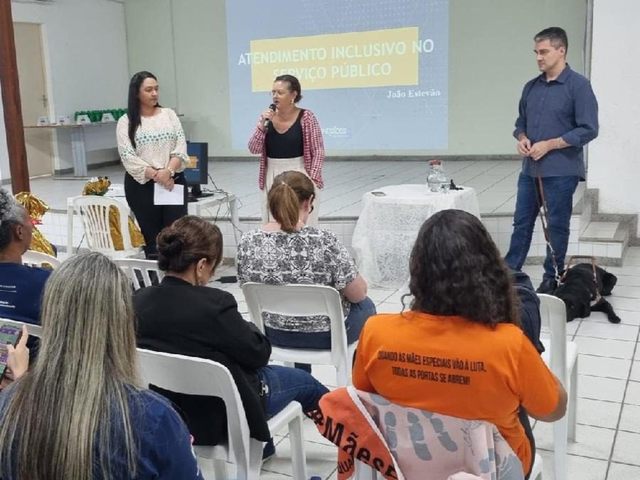 Palestra no CRAS de Laranjeiras aborda a importância do atendimento inclusivo