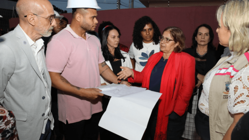 Ministra da Mulher visita local de construção da Casa da Mulher Brasileira em Cariacica