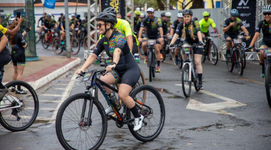 Passeios ciclísticos agitam as ruas de Vila Velha no fim de semana