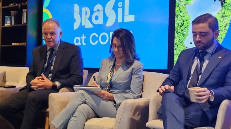 Renato Casagrande apresenta macrodrenagem de Vila Velha na COP-28