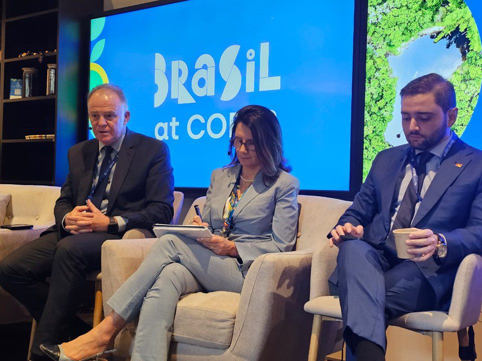 Renato Casagrande apresenta macrodrenagem de Vila Velha na COP-28
