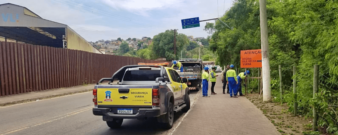 Orla interditada em Cariacica recebe sinalização para garantir a segurança dos motoristas