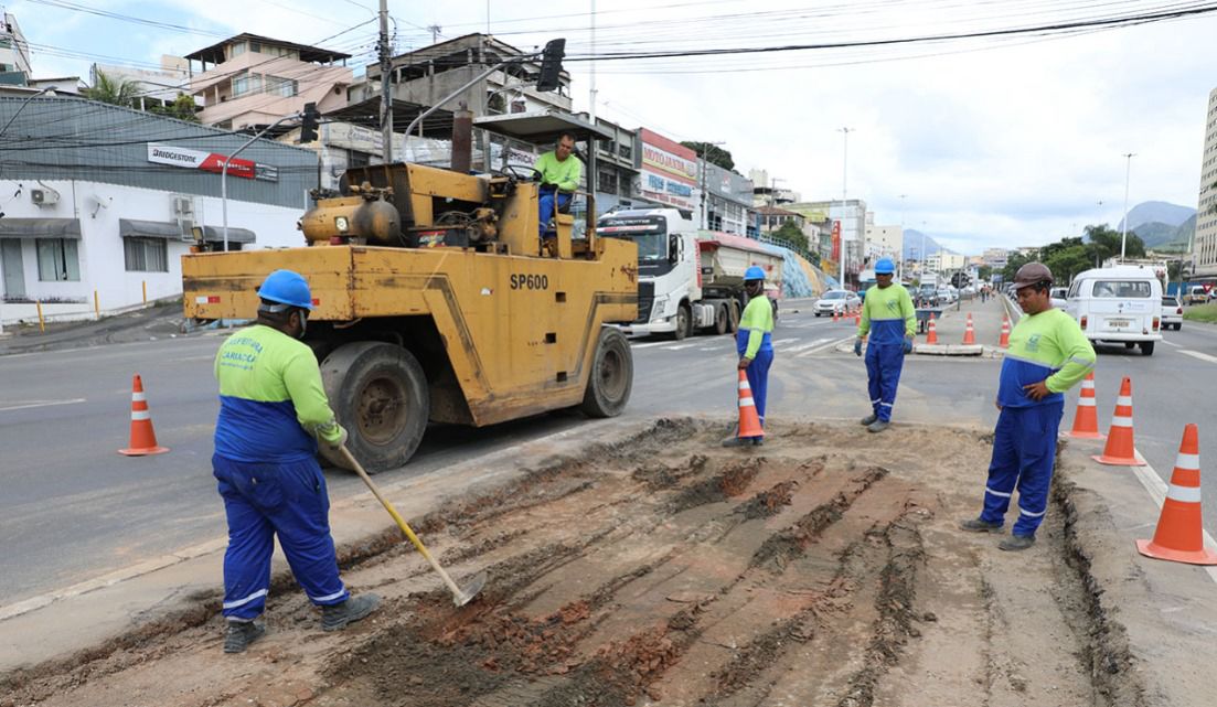 Pistas na Avenida Mário Gurgel, em Cariacica, são alargadas para mudanças no trânsito