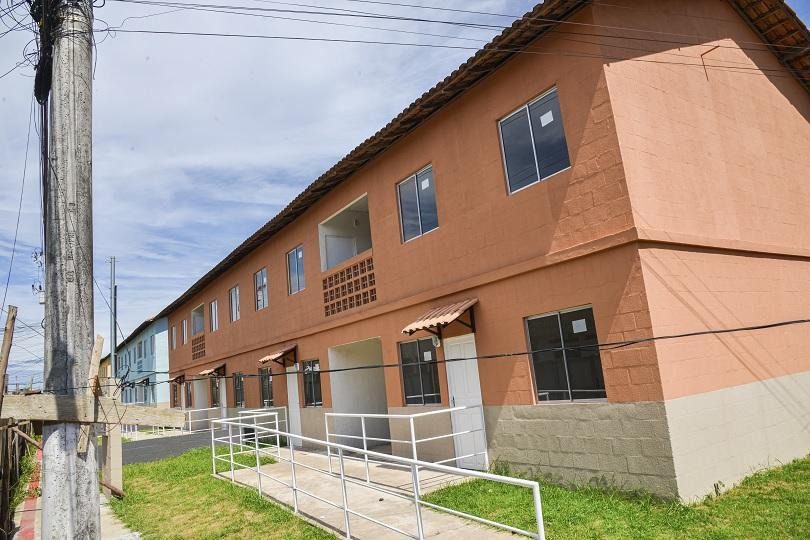 Serra concede casa própria a 96 famílias que viviam em área de risco