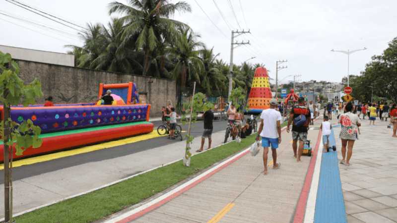 Brinquedos infláveis na Rua de Lazer fizeram a alegria da criançada na Nova Orla de Cariacica