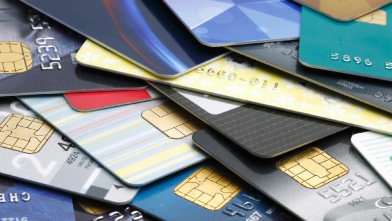Procon de Vila Velha informa sobre alterações no limite de juros rotativo de cartões de crédito