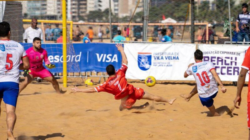 Jogo de beach soccer reúne craques nacionais e capixabas em Vila Velha neste domingo