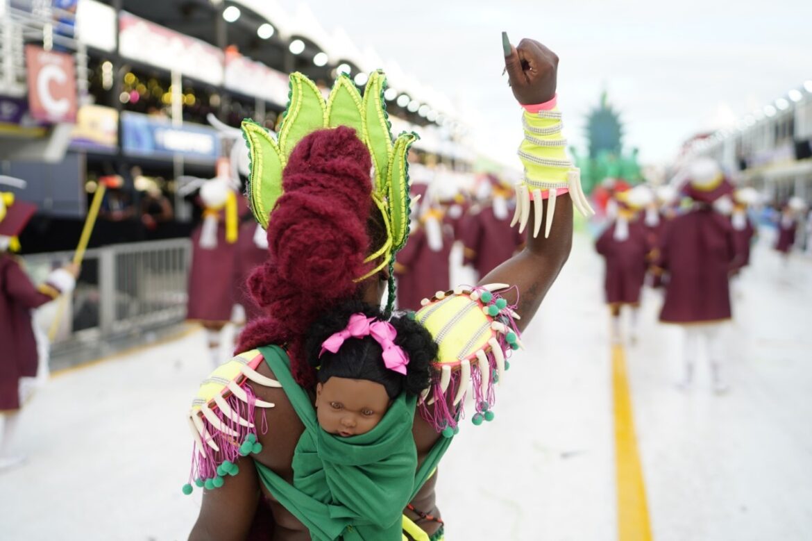 Primeira Noite do Carnaval no Espírito Santo Inicia a Maior Festa Cultural do Brasil