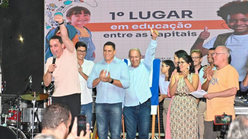 Pazolini celebra união de líderes políticos e sociais na inauguração de escola icônica em Jardim Camburi