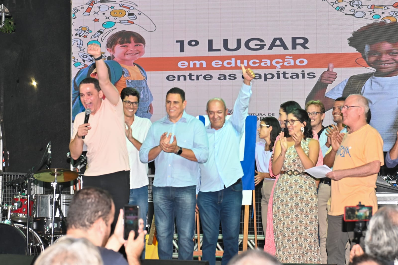 Pazolini celebra união de líderes políticos e sociais na inauguração de escola icônica em Jardim Camburi