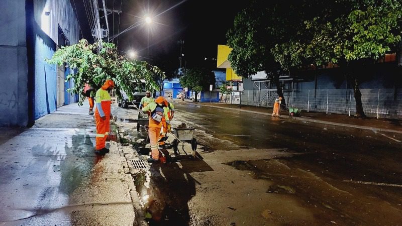 Prefeitura atua com equipes reforçadas após temporal em Vitória