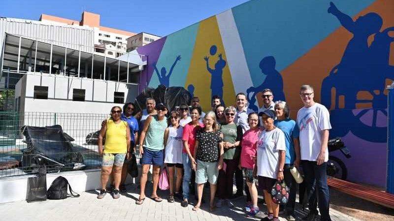 Pazolini vistoria progresso das obras na Praça Primo Bitti