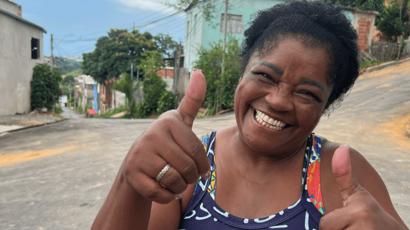 População de Santa Rosa em Cariacica comemora drenagem e pavimentação de 11 ruas em seu bairro