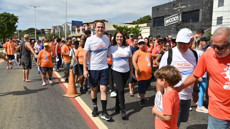 Caminhada emocionante organizada por Pazolini e Vitória Down reúne milhares de pessoas em Camburi